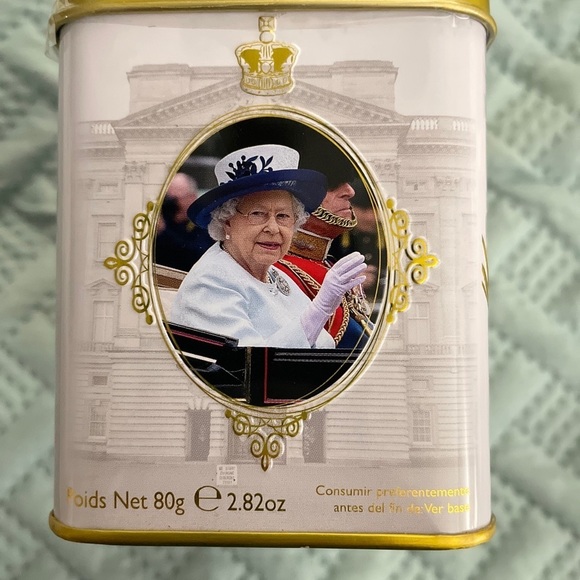 New English Teas Trooping the Colour Queen Elizabeth II Tea Tin -40 Teabags - Picture 5 of 6